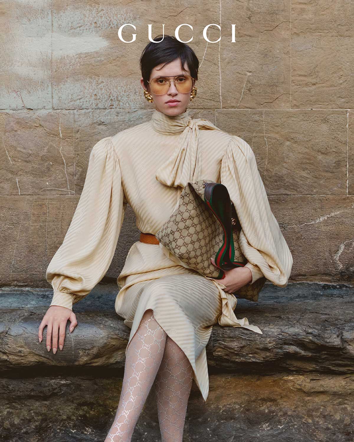 Capo di abbigliamento Scopri di più sul sito Web di Gucci 