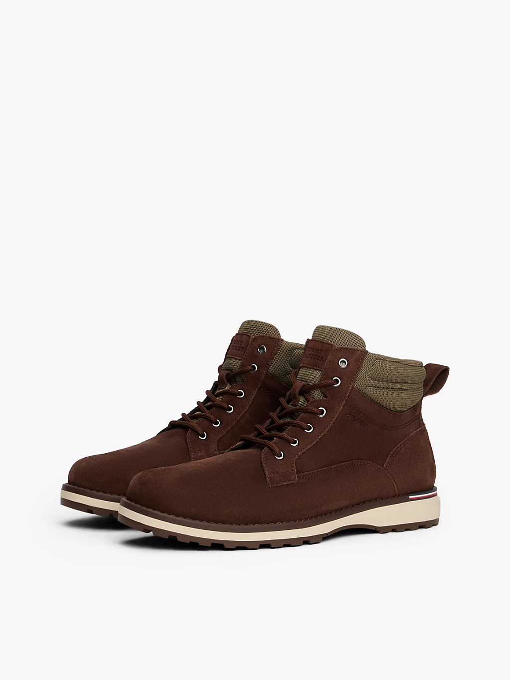 Scarponcini in camoscio con suola antiscivolo