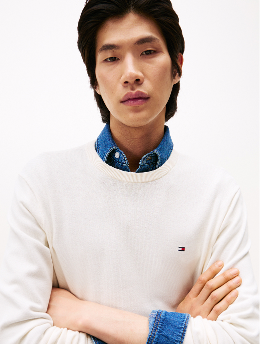 Pullover con bandierina ricamata