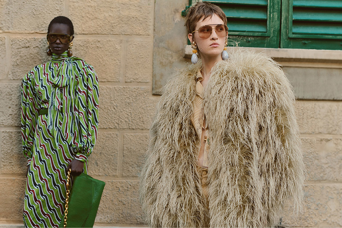 Capo di abbigliamento Scopri di più sul sito Web di Gucci 