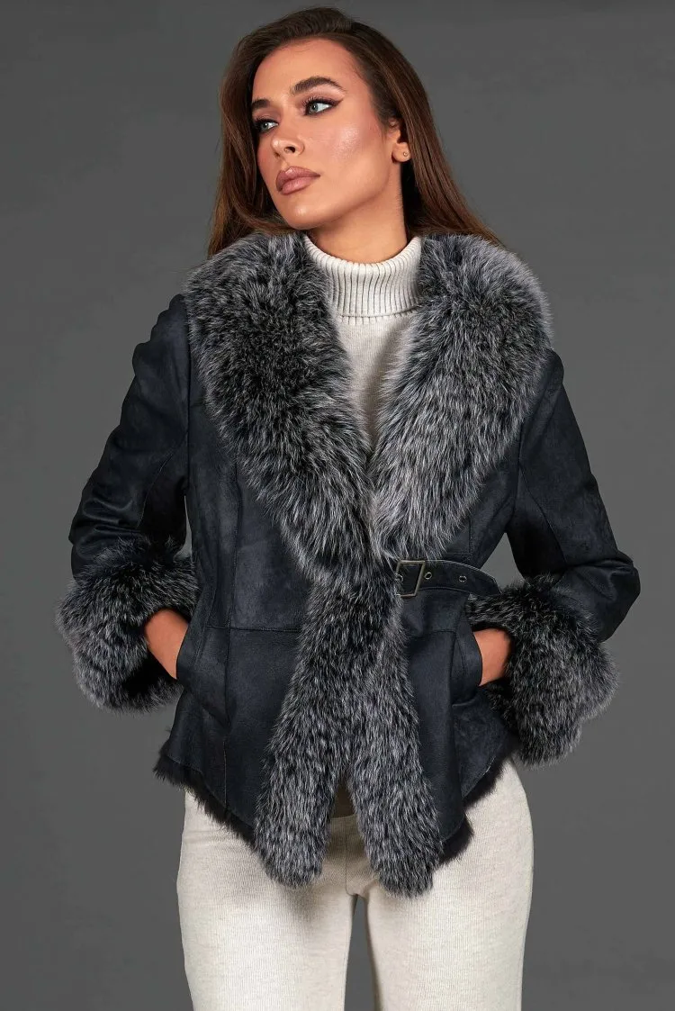 Image of Giacca in pelliccia di lapin nappato nero con collo in volpe brinata