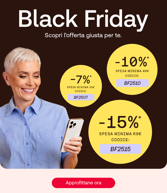 „Banner Black Friday: tre cerchi gialli con sconti del 7%, 10% e 15% su spese minime rispettive di 39€, 49€ e 69€, con codici BF2507, BF2510 e BF2515. Illustrazione di una busta della spesa con decorazioni colorate. Testo: ‘Scopri l’offerta giusta per te.’ Pulsante rosso: Approfittane ora. Sfondo marrone scuro con base rosa chiaro.“