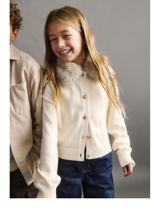 Display images to show real-time content