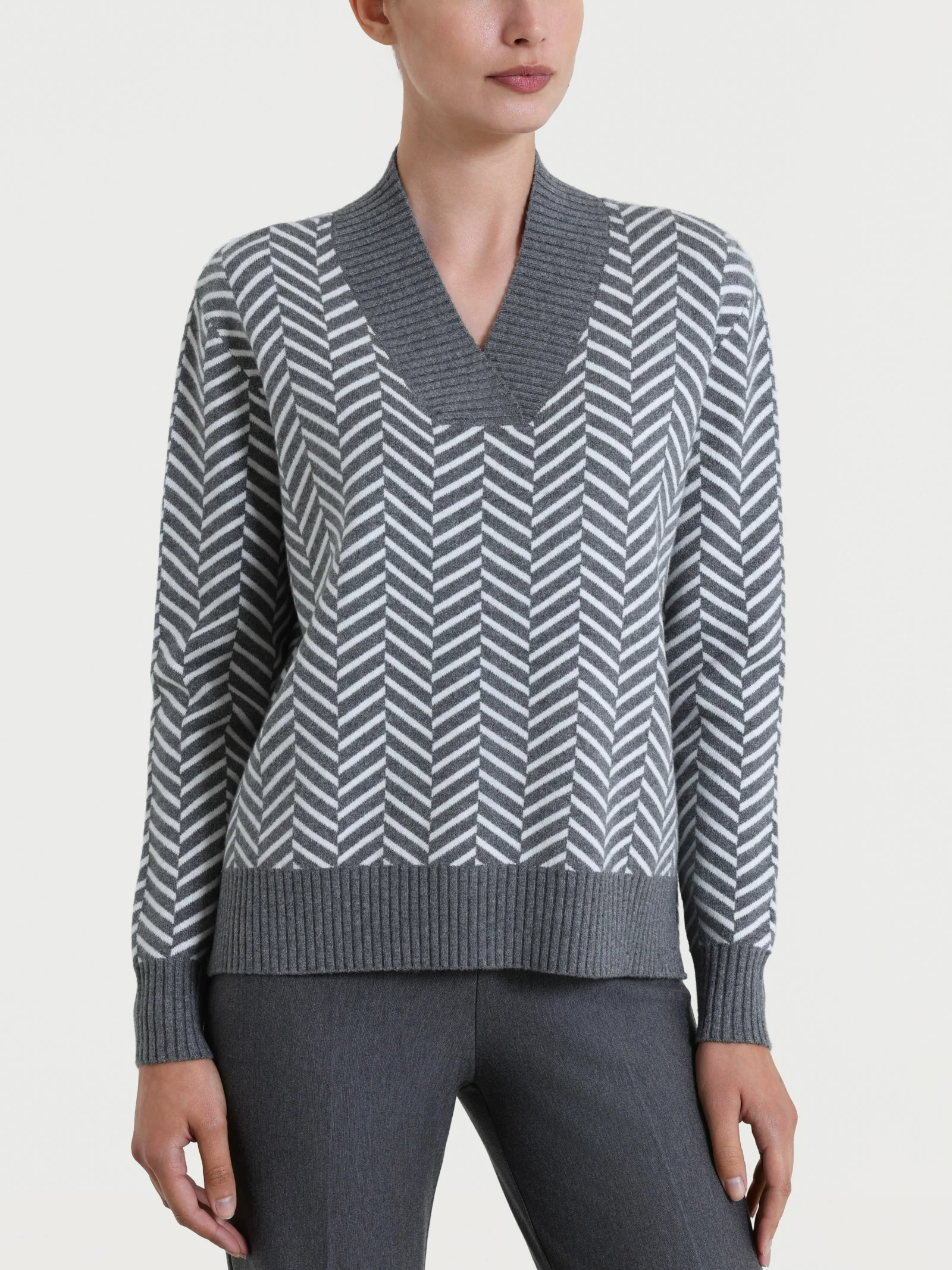 Image of Maglia con scollo a V e fantasia spigata in Super Soft - Fant. Ferro Mel.