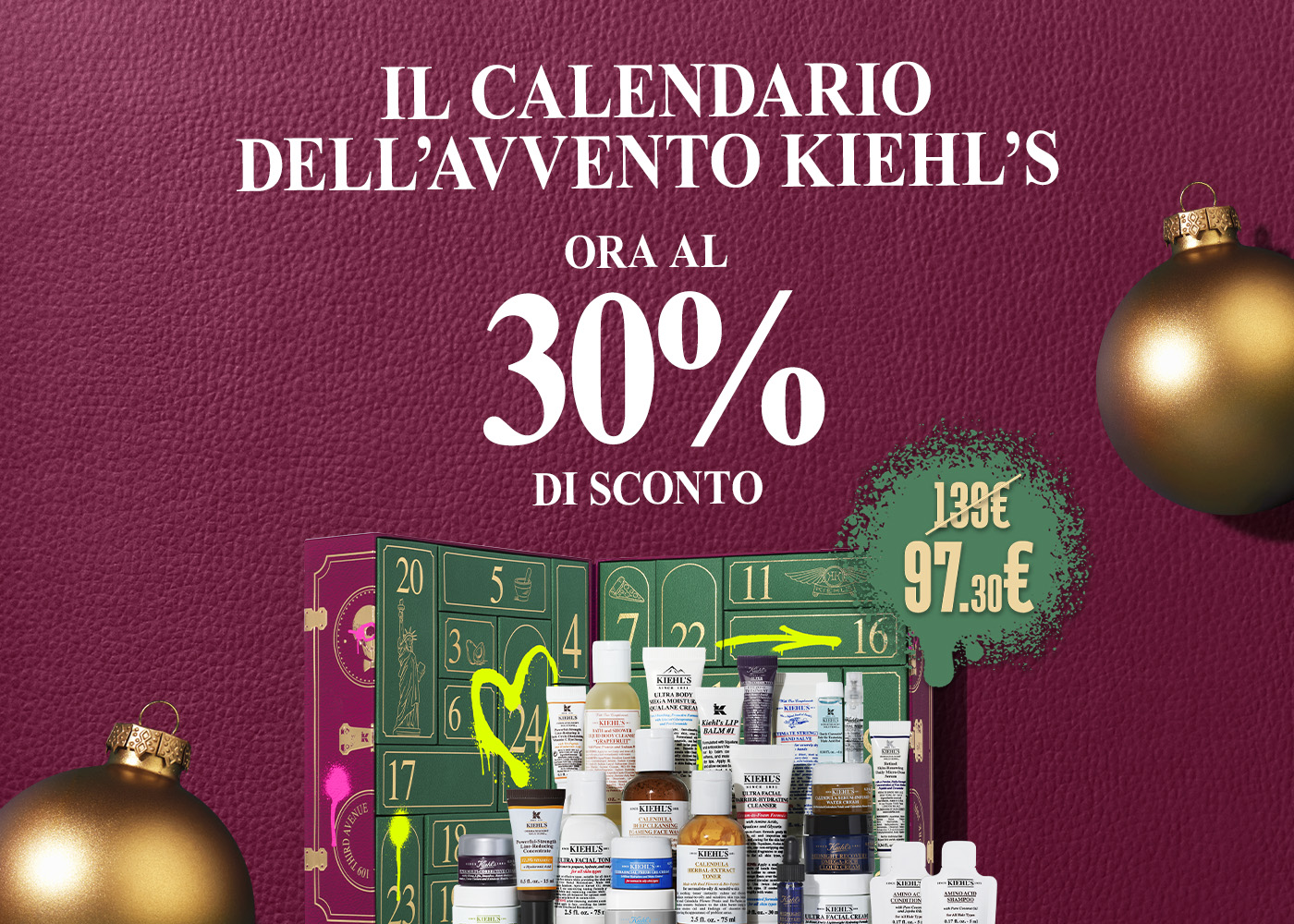 Visual del Calendario dell’Avvento Kiehl’s al -30%: prezzo 97,30€ invece di 139€, con i prodotti contenuti esposti sullo sfondo natalizio.