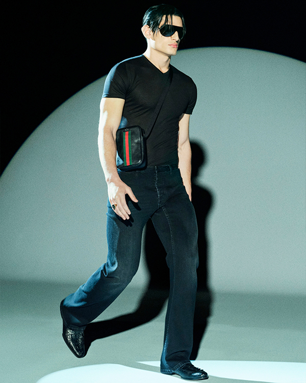 Capo di abbigliamento Scopri di più sul sito Web di Gucci 