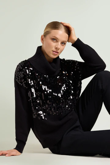 MAGLIA RICAMATA CON COLLO STACCABILE