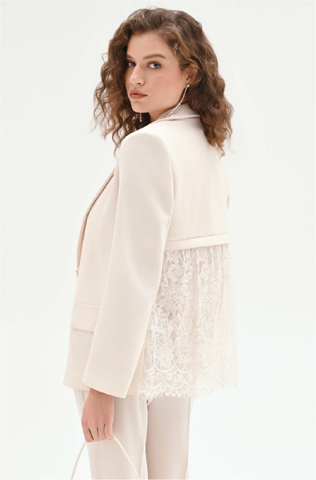 GIACCA BIANCA IN TESSUTO FLUIDO MANO CREPE & PIZZO