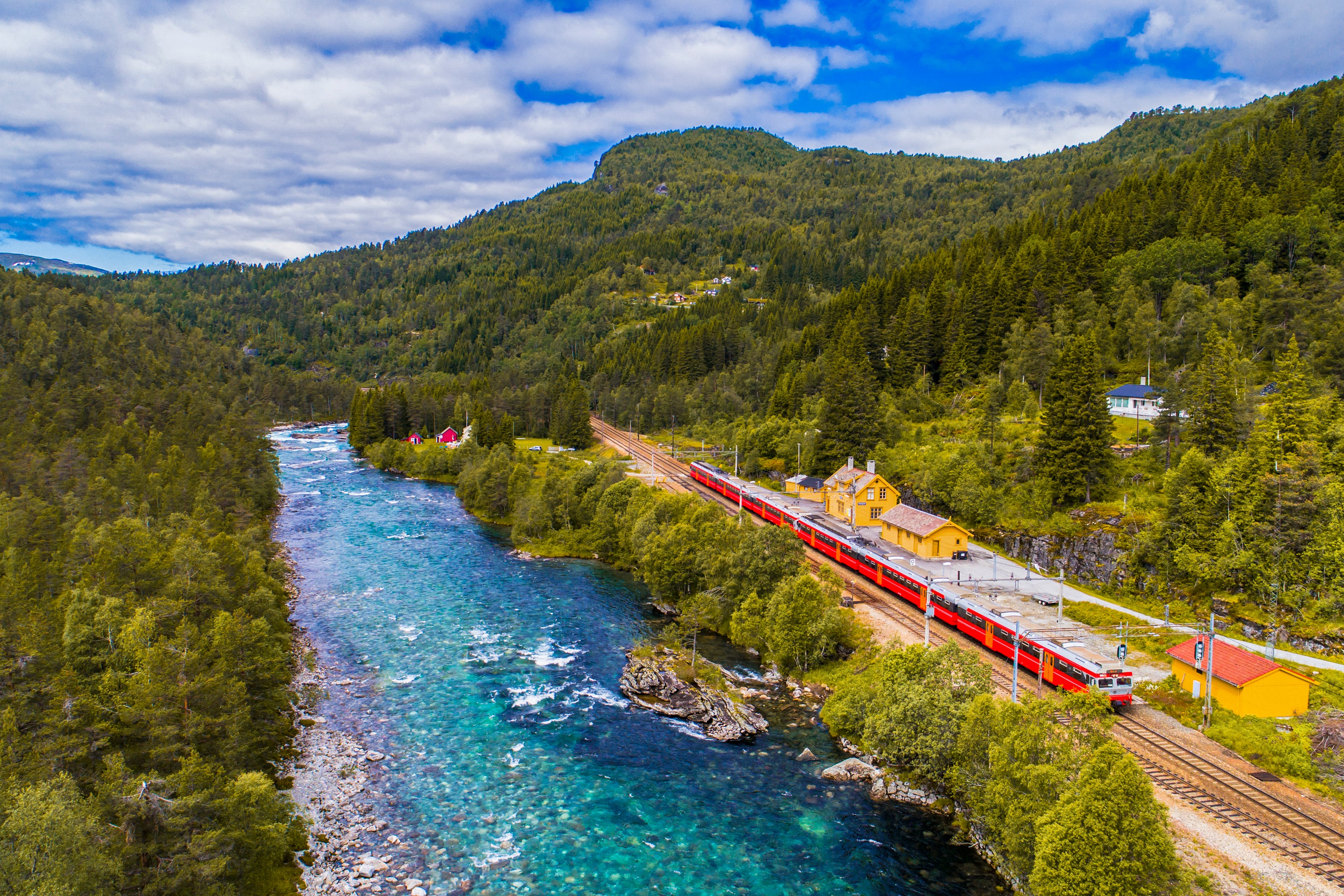 Sali a bordo di questi magici viaggi in treno in Norvegia