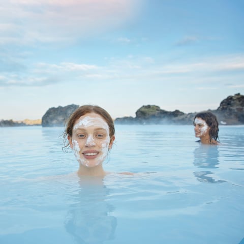 Activity image: Laguna Blu: pacchetto d'ingresso con bevanda, asciugamano e maschera