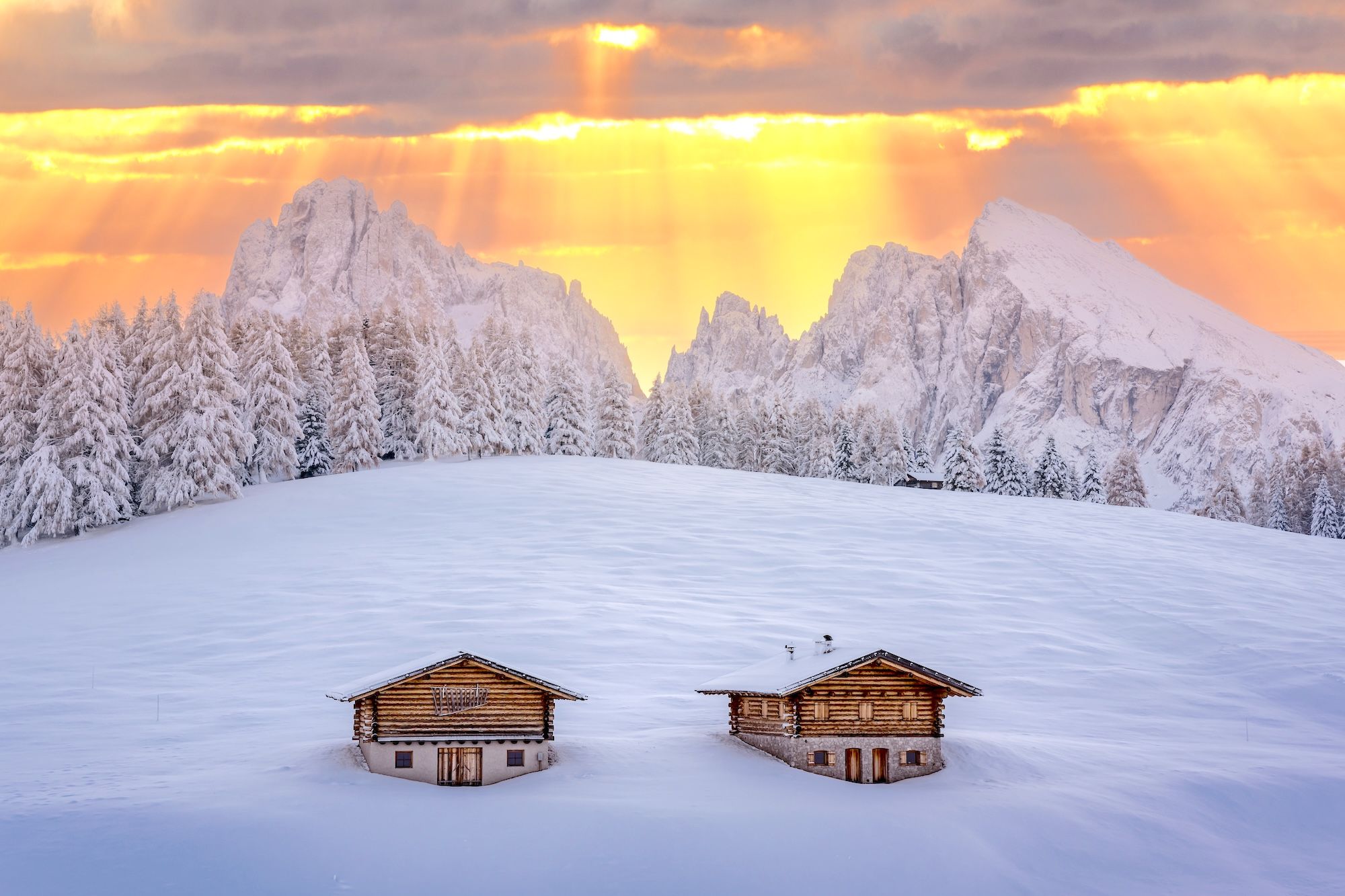 Capodanno in baita: dal Friuli all’Etna, le località da sogno per una festa in vetta
