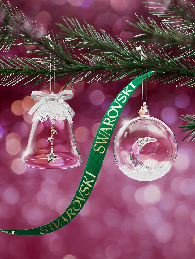 Pallina di cristallo Swarovski e decorazioni a forma di campanella pronte per essere regalate