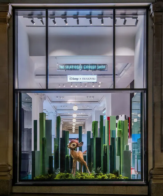 Allestimento natalizio Disney x Swarovski da Selfridges