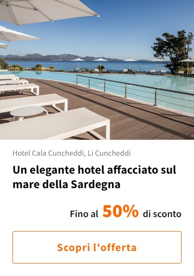 Un elegante hotel affacciato sul mare della Sardegna