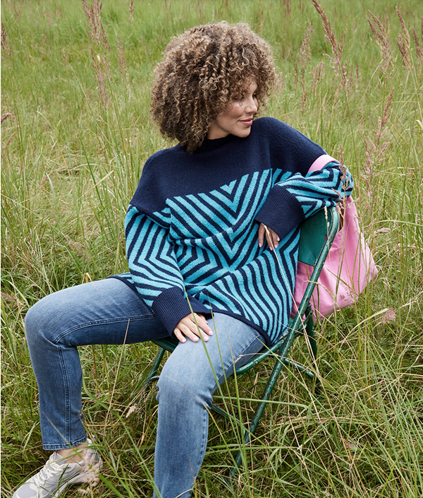 Maglione con design grafico, collo alto e maniche lunghe