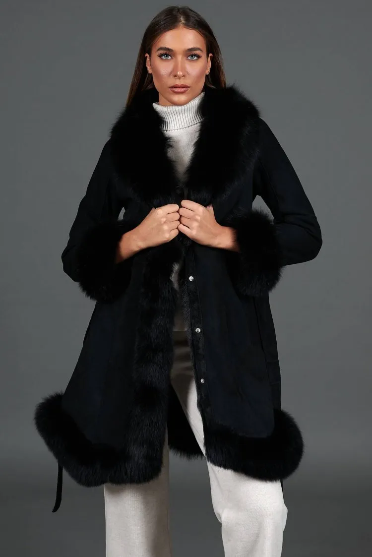 Image of Cappotto in montone scamosciato nero con collo in volpe