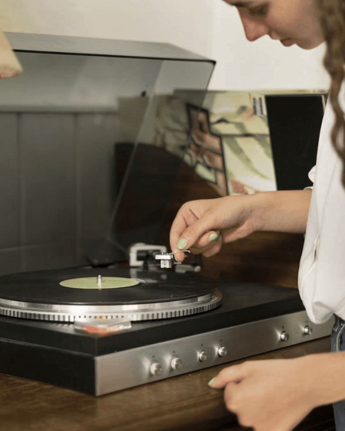 Immagine promozionale soundbar e giradischi