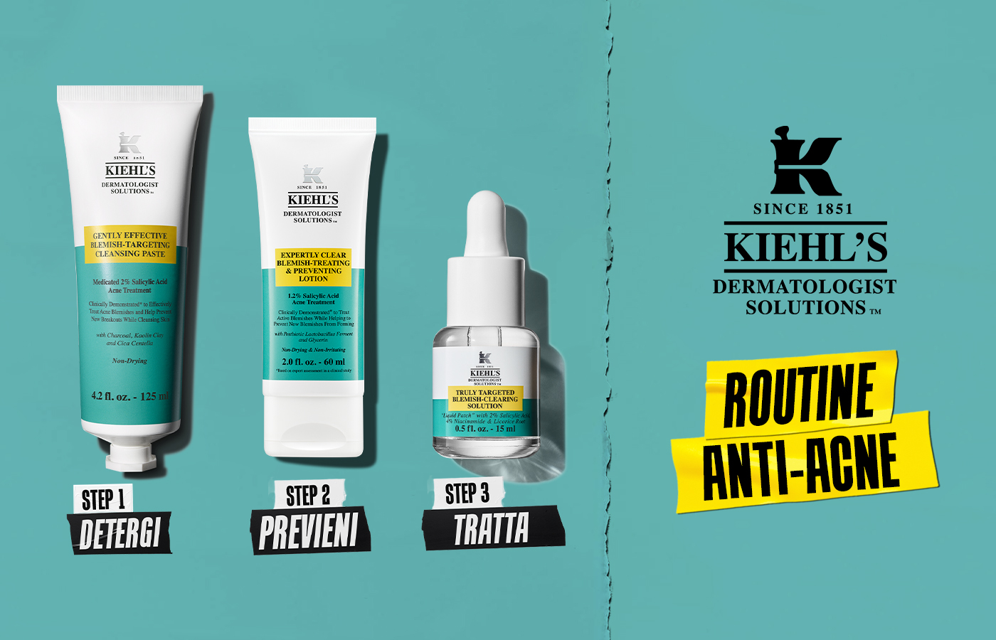 Tre prodotti Kiehl&rsquo;s Dermatologist Solutions su sfondo turchese, disposti in sequenza da sinistra a destra: detergente viso, trattamento preventivo e soluzione mirata. Sotto ogni prodotto &egrave; indicato lo step della routine: &ldquo;Detergi&rdquo;, &ldquo;Previeni&rdquo;, &ldquo;Tratta&rdquo;. A destra compare il testo &ldquo;Routine Anti-Acne&rdquo;.