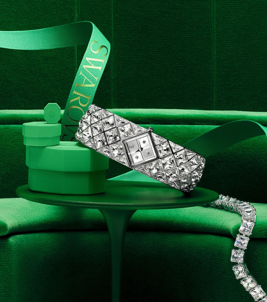 Orologio Curiosa su confezione regalo verde con nastro verde