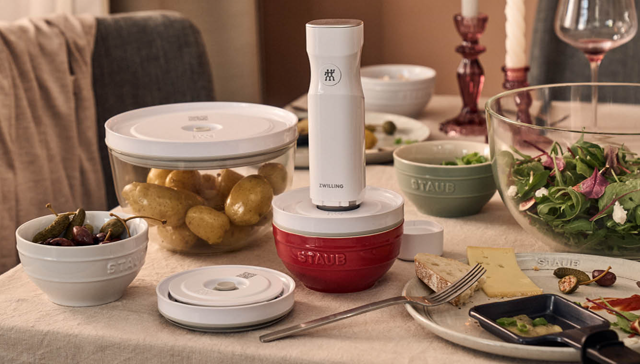 Sistema FRESH & SAVE sul tavolo con alimenti