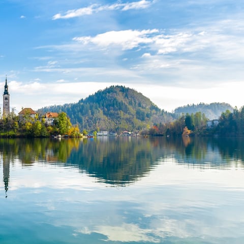 Activity image: Da Lubiana: Lago di Bled e Grotte di Postumia con biglietto d'ingresso