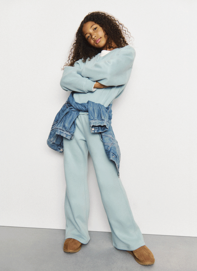 Display images to show real-time content