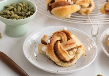 Cardamom buns