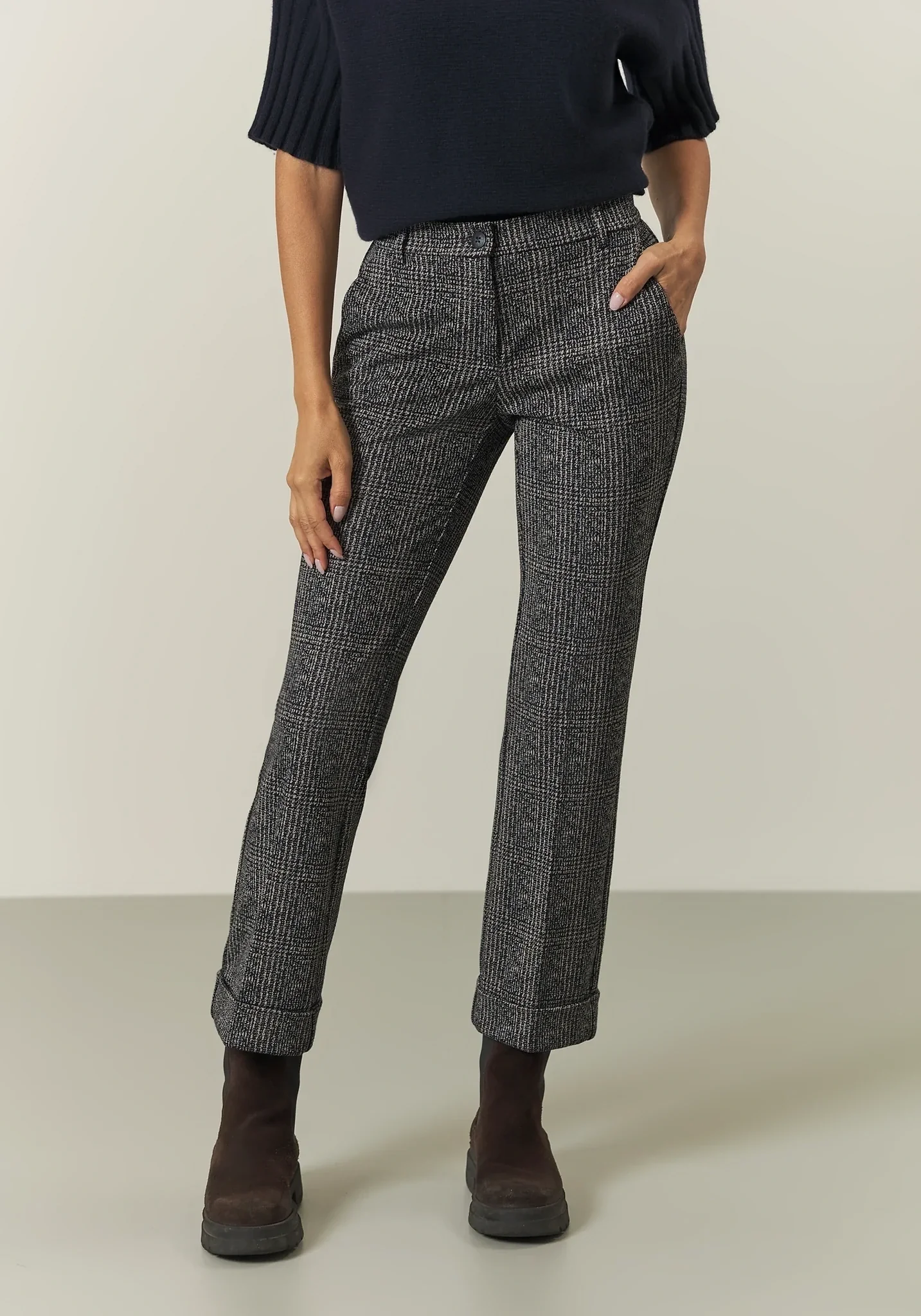 Image of Pantalone blu beige Galles con risvolto tessuto stretch