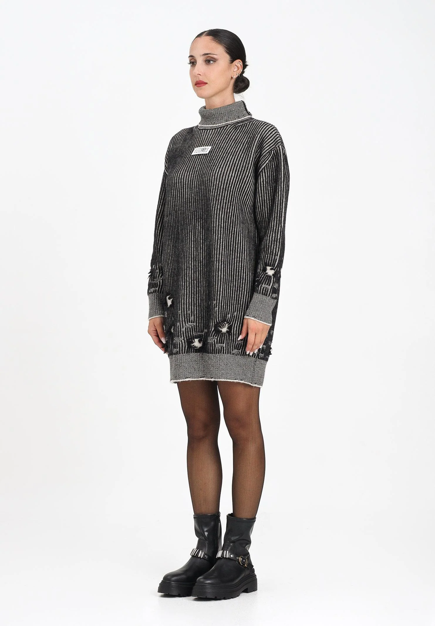 Image of MAISON MARGIELA Abito corto nero per donna e bambina con sottili righe e patch logo