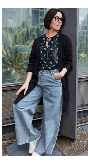 Cardigan di maglia fine con taglio squadrato, scollo a V e bottoni