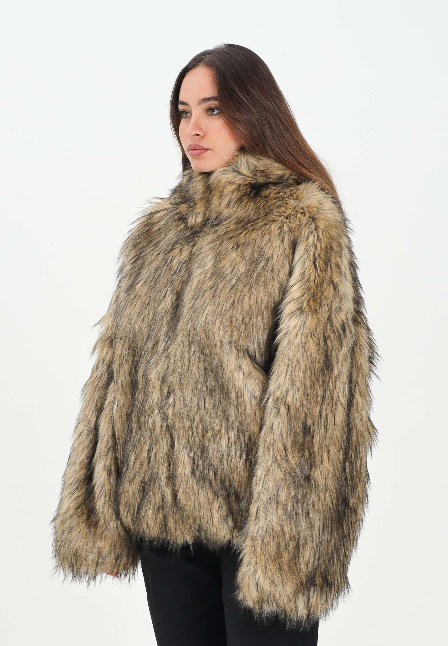 Image of DIESEL Pelliccia sintetica beige per donna e ragazze dove il maxi logo Diesel