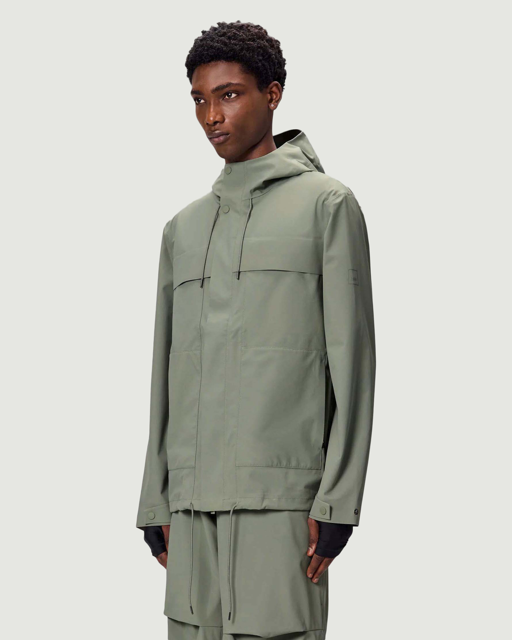 Scopri Impermeabile Rains Suva Hardshell Cargo Jacket