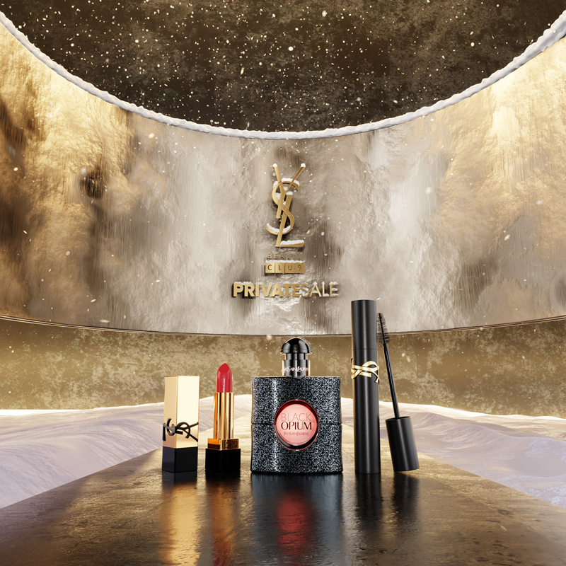 Un'esposizione festiva per la "Private Sale" di YSL presenta un vivace rossetto rosso, un profumo YSL Black Opium scintillante e un mascara YSL nero, il tutto su uno sfondo dorato scintillante a tema invernale con texture nevose e il logo YSL illuminato.