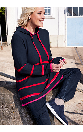 Maglione con righe, dettagli di colore, cappuccio e maniche lunghe