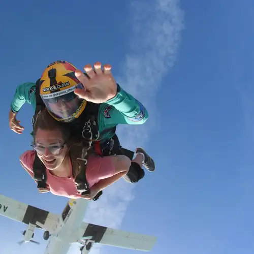 Activity image: Dubai: lancio in paracadute tandem con foto e video