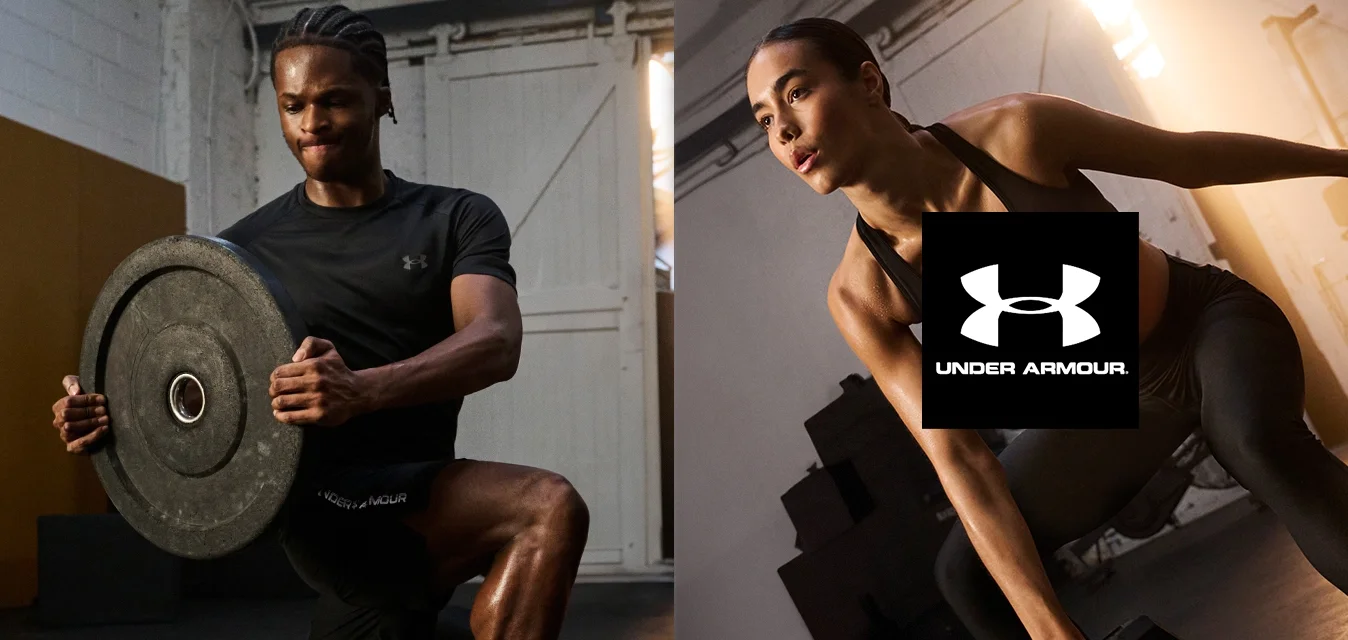 Due atleti in una palestra. Sinistra: uomo con capelli intrecciati, t-shirt nera, pantaloni corti, che solleva un disco di peso nero. Destra: donna in reggiseno sportivo nero e leggings, che esegue uno squat con un manubrio.