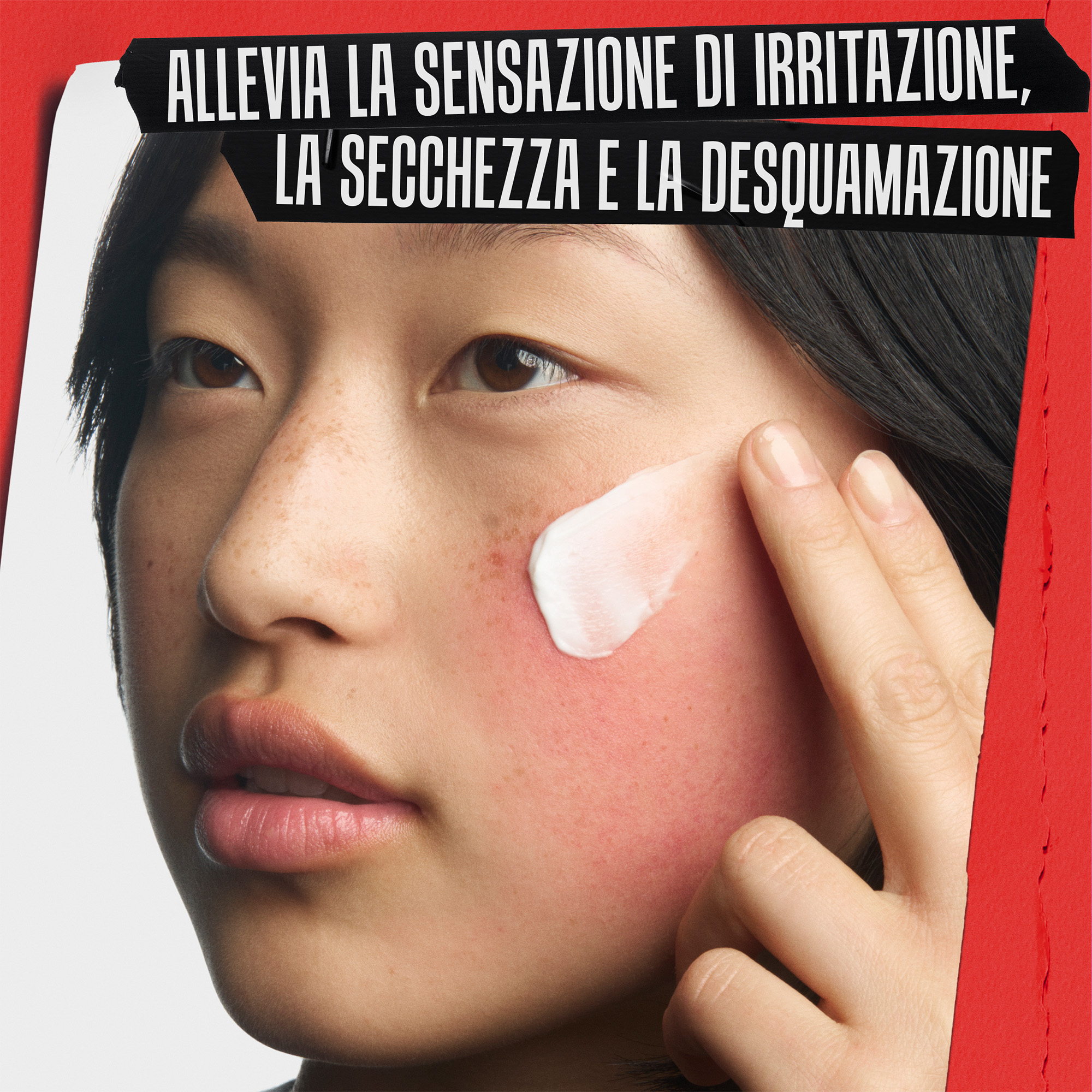 Flacone di Ultra Pure High-Potency Serum 1,5% Acido Ialuronico Kiehl&rsquo;s su sfondo ghiacciato. Siero viso ad alta concentrazione per idratare e rimpolpare la pelle.