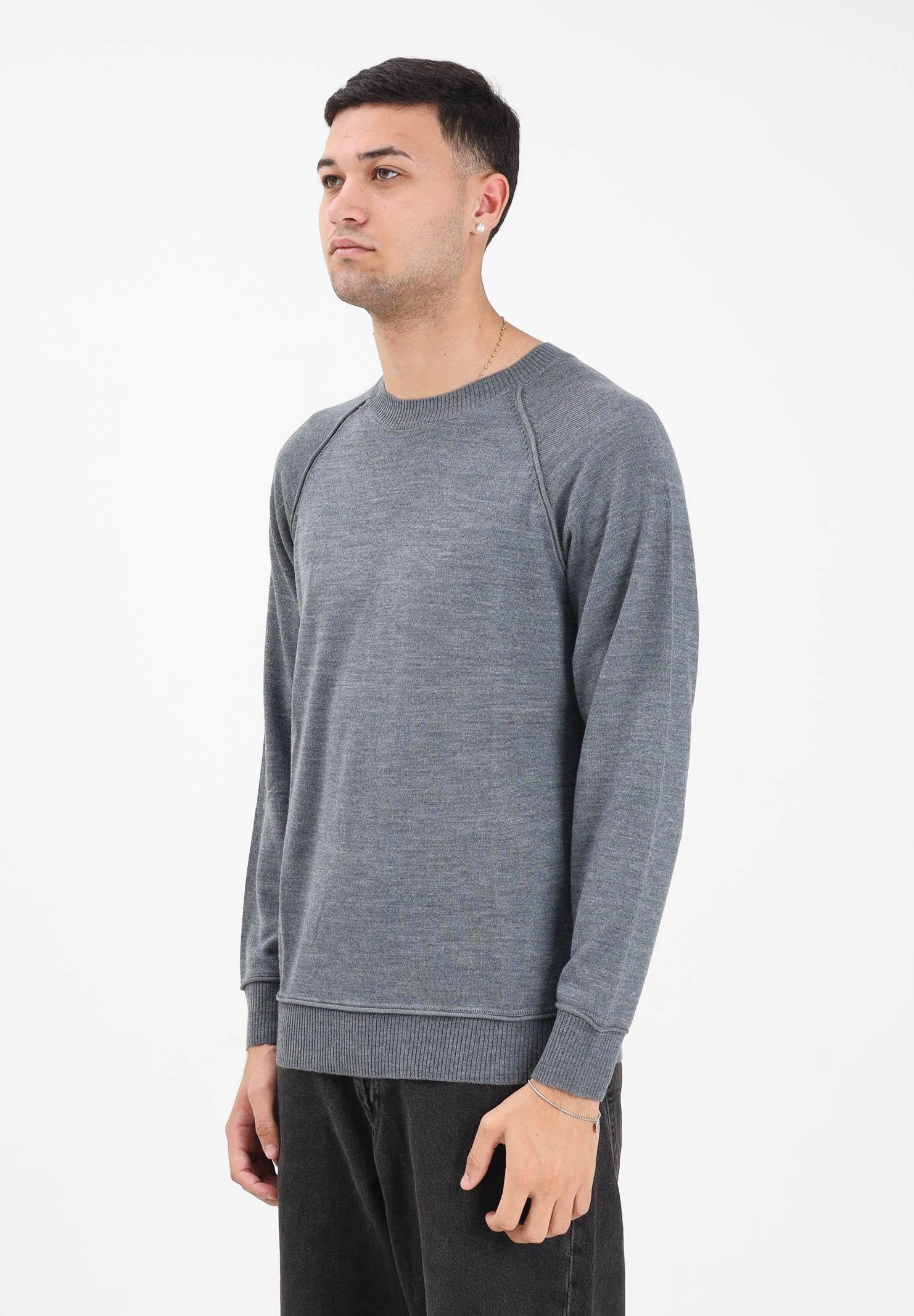 Image of BLAUER Maglioncino girocollo grigio da uomo con patch logo