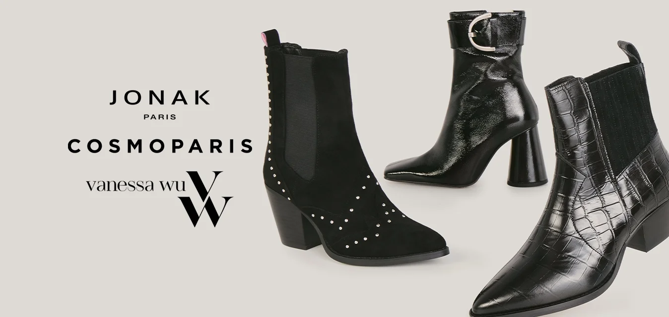 Tre stivaletti neri su sfondo bianco, caratterizzati da stile in suede con borchie, pelle verniciata con fibbia e pelle goffrata effetto coccodrillo.