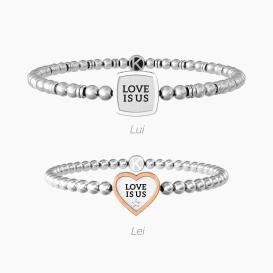 LIFE COLLECTION LUI & LEI | LOVE IS US Set di bracciali elastici per la coppia con sfere in acciaio, entrambi con scritta "Love is us" LIFE COLLECTION LUI & LEI | LOVE IS US Set di bracciali elastici per la coppia con sfere in acciaio, entrambi con scritta "Love is us"