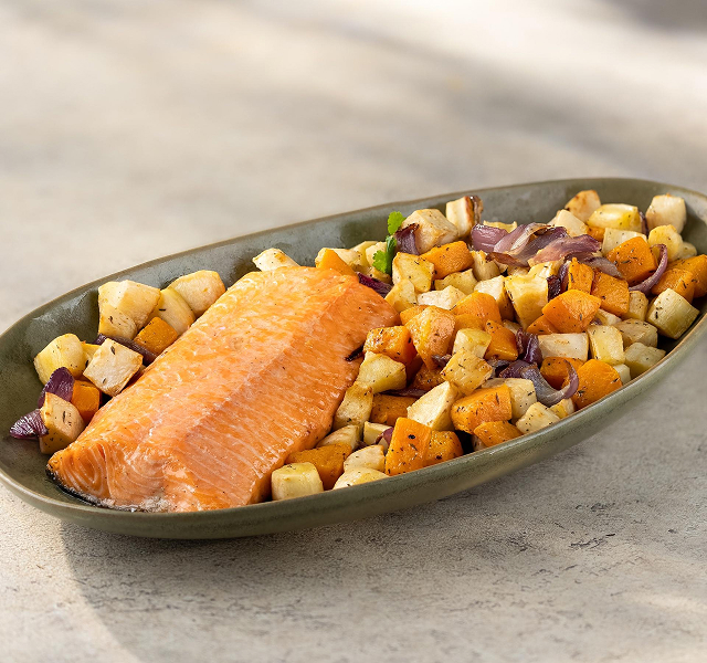 Due cestelli, un pasto delizioso "Inizia l’anno con salmone tenero e verdure croccanti cotte al vapore. Chi ha detto che il cibo sano non può essere gustoso?"