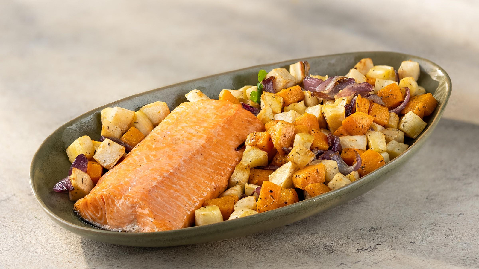 Due cestelli, un pasto delizioso "Inizia l’anno con salmone tenero e verdure croccanti cotte al vapore. Chi ha detto che il cibo sano non può essere gustoso?"