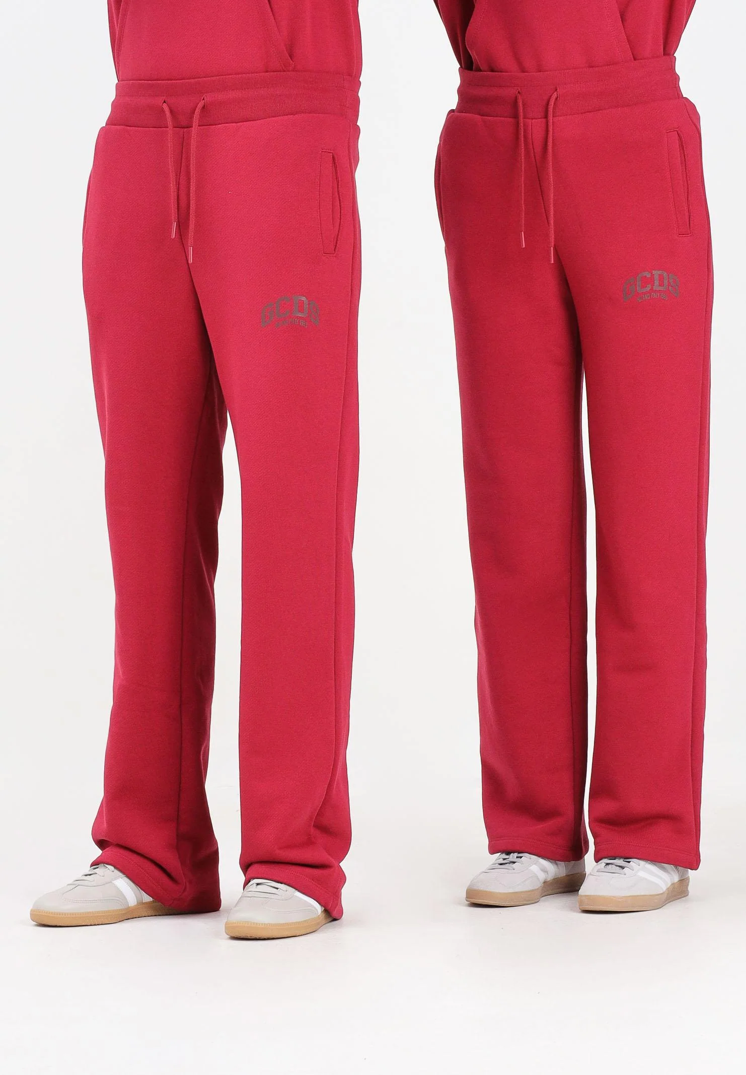 Image of GCDS Pantalone sportivo bordeaux per uomo e donna con stampa logo