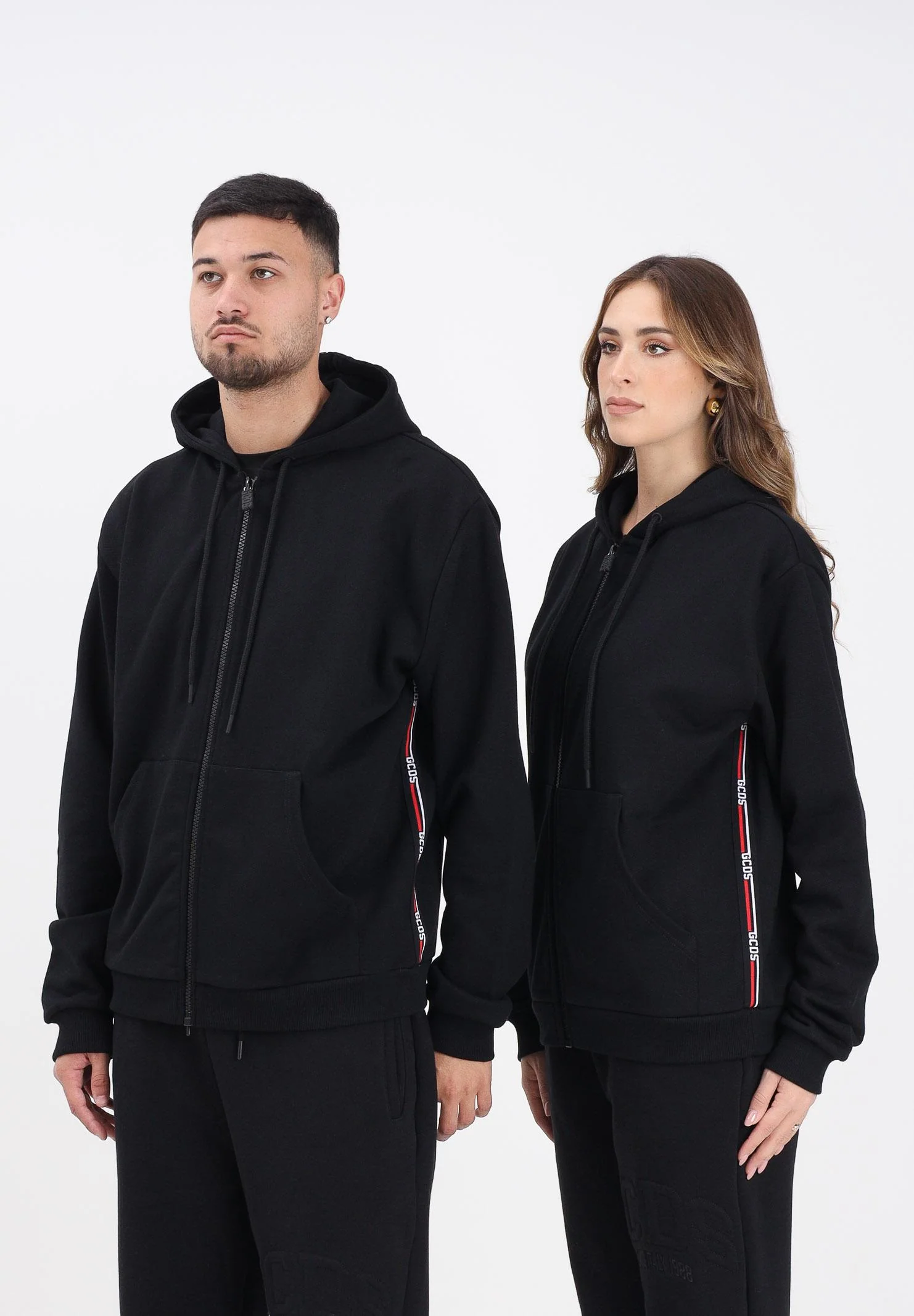 Image of GCDS Felpa con zip nera per uomo e donna caratterizzata da nastri logati