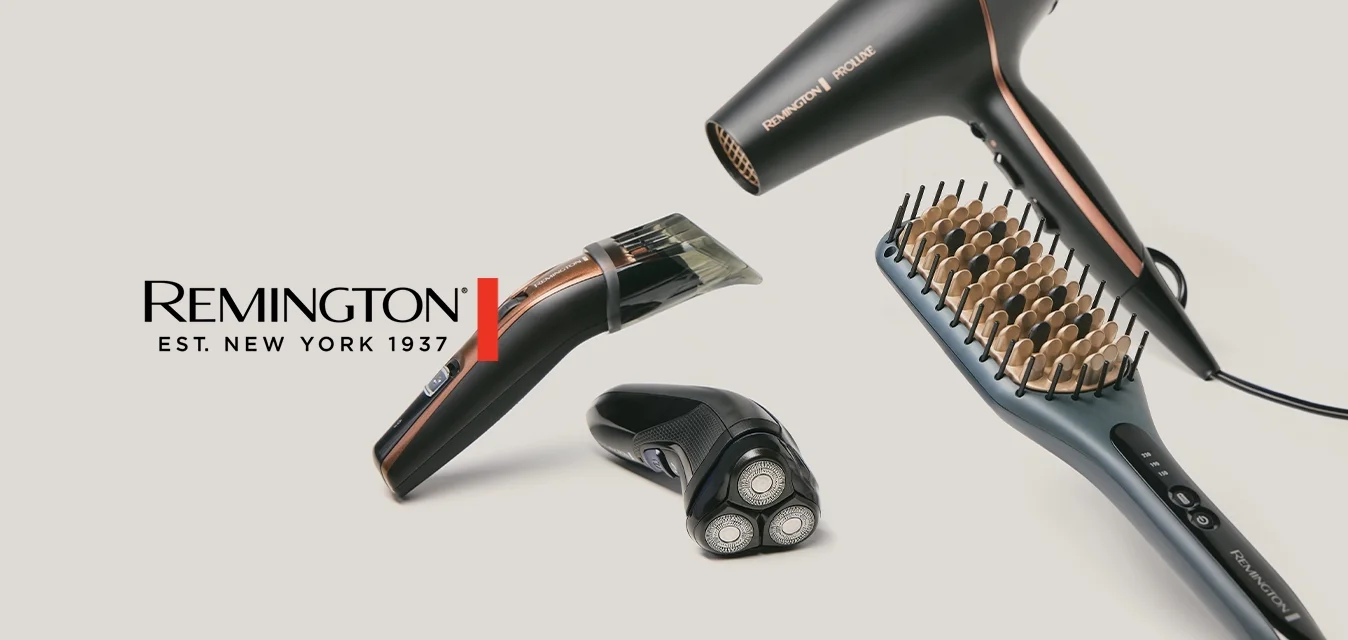 Asciugacapelli nero e rame, spazzola elettrica per lisciare i capelli, rifinitore per barba e rasoio elettrico a tre teste su uno sfondo chiaro.