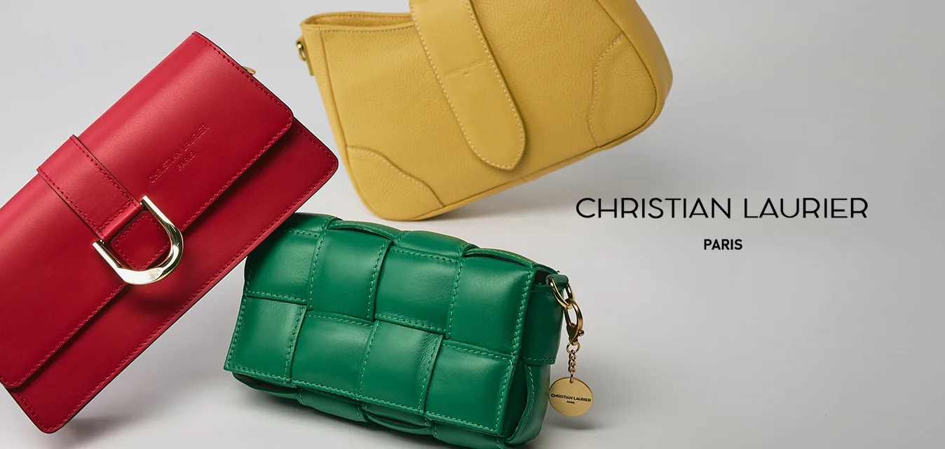 Tre piccole borse in pelle di colore rosso, giallo e verde, ognuna con texture diverse e accessori in metallo dorato su uno sfondo semplice.