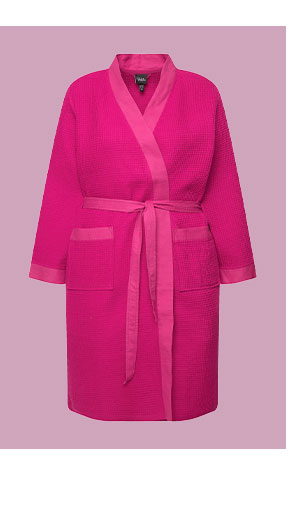 Accappatoio di piqu&eacute; a nido d'ape con colletto a scialle, cintura e maniche lunghe