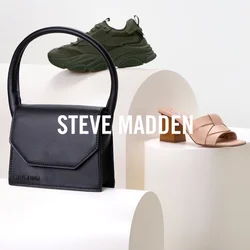Borsa a tracolla in pelle nera con un design strutturato e una maniglia superiore; sneakers chunky verde oliva; sandali con tacco a blocco color pesco.
