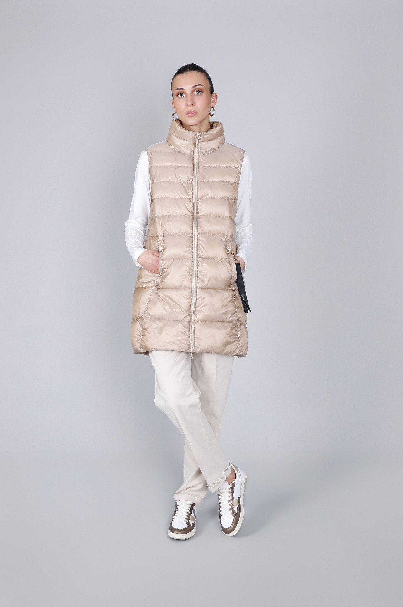 Image of gilet svasato tessuto cangiante sabbia