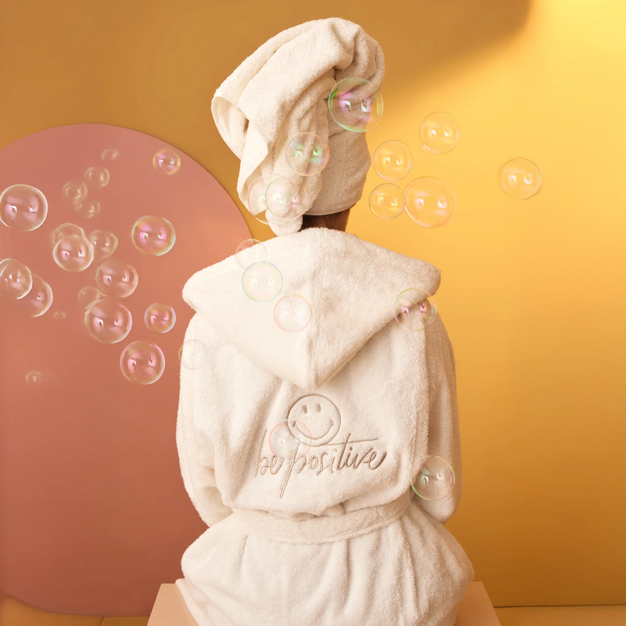 Image of Accappatoio con Cappuccio in Spugna<br> di Cotone - <b>Be Positive